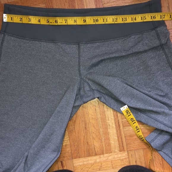 Lululemon light grey long shorts size 10 - Picture 7 of 9